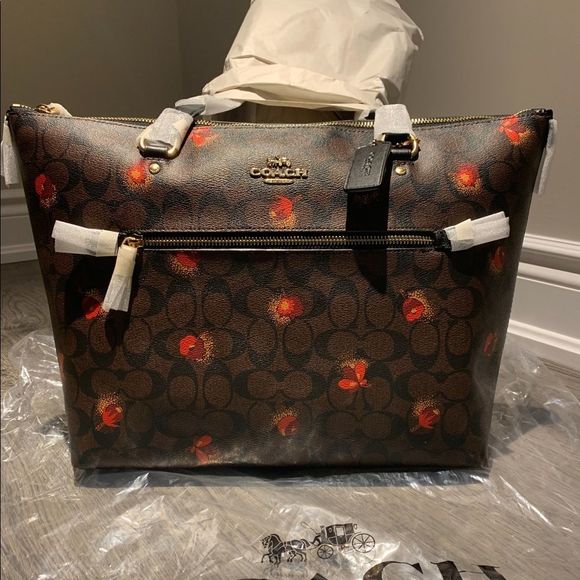 Coach Handbags - Coach Gallery Tote in Signature Canvas with Pop Floral Print, NWT